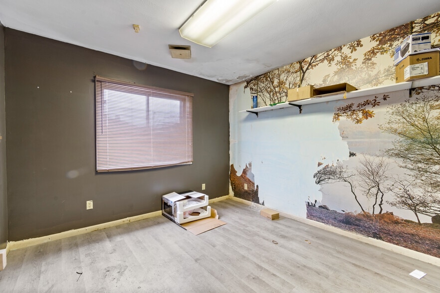 More Photos Of 137 Touby Ct, Mansfield Warehouse For Sale