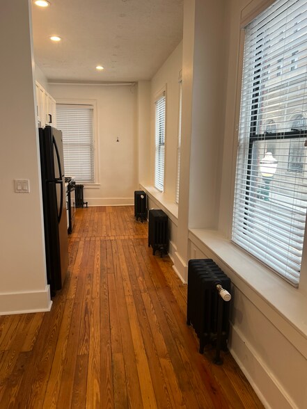 More Photos Of 16 E Lawrence St, Pontiac Apartments For Sale