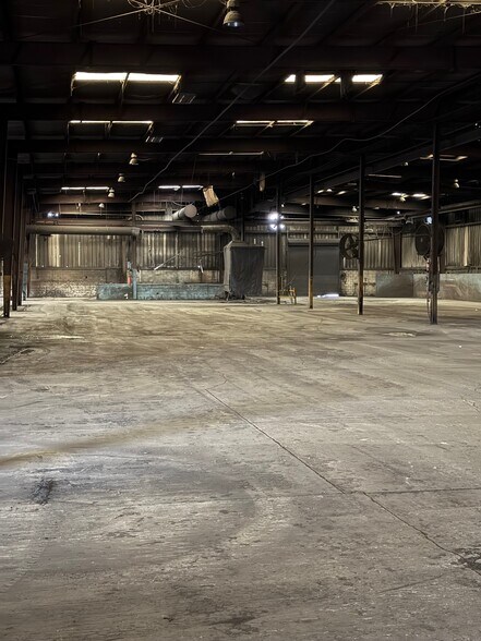 More Photos Of 3335 35th Ave N, Birmingham Manufacturing For Lease