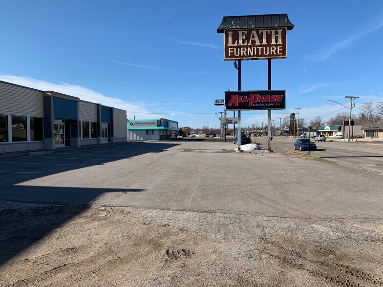 More Photos Of 1160 E Napier Ave, Benton Harbor General Retail For Sale