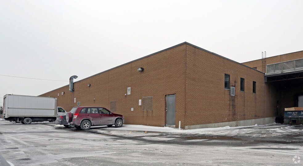 More Photos Of 125 Norfinch Dr, Toronto Light Manufacturing For Lease
