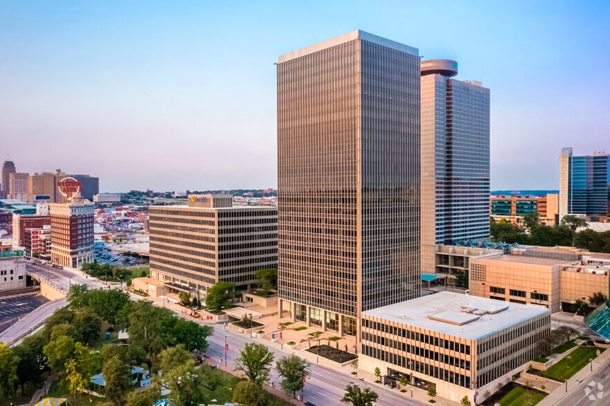 More Photos Of 2345 Grand Blvd, Kansas City Office For Sale