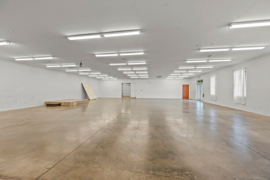 More Photos Of 8017 N Point Blvd, Winston-Salem Industrial For Lease