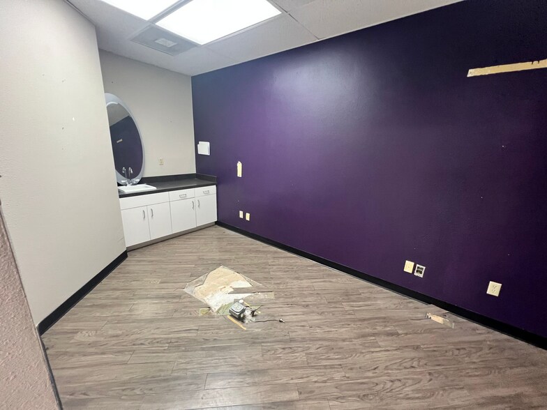 More Photos Of 5201 S Cooper St, Arlington Storefront Retail Office For Lease