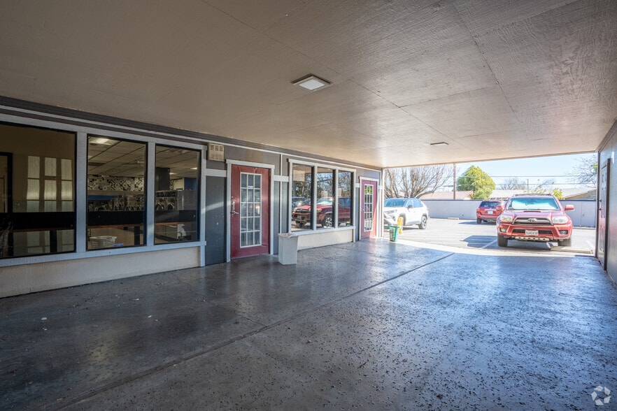 More Photos Of 825 East St, Woodland Office For Lease