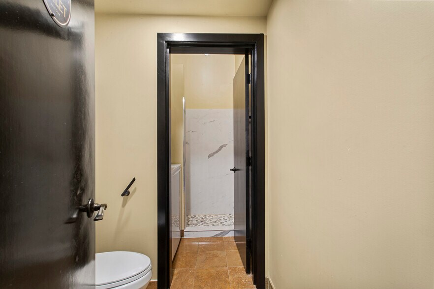 More Photos Of 15390 SW 116th Ave, Portland Medical For Sale