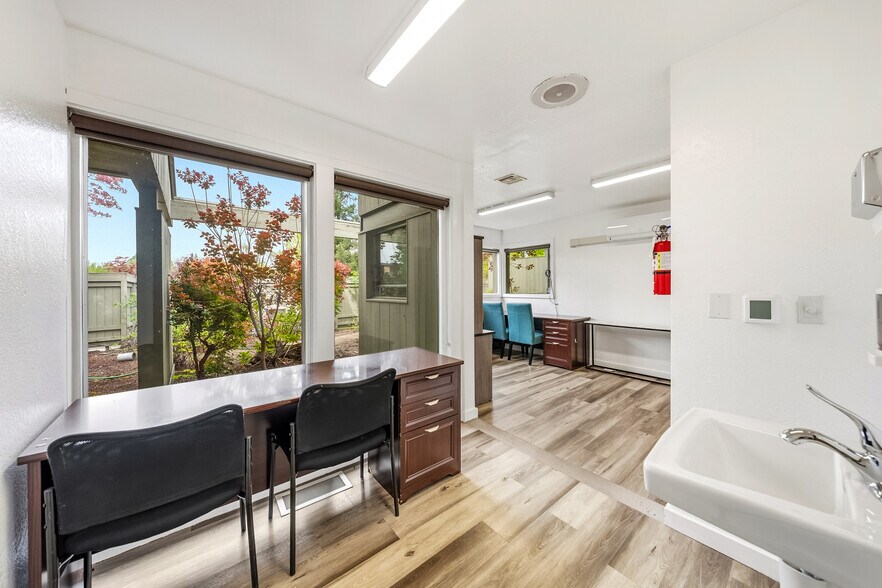 More Photos Of 537 Murphy Rd, Medford Medical For Lease