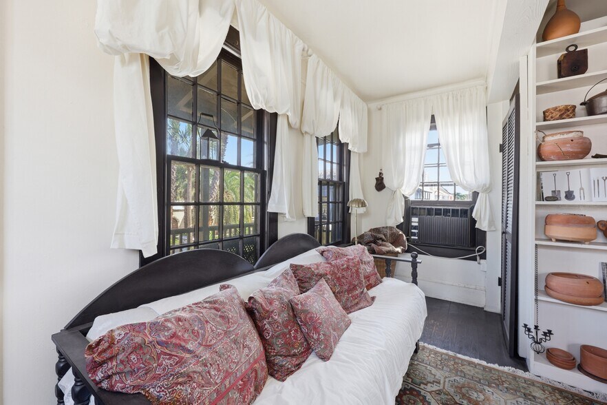 More Photos Of 50 Charlotte St, Saint Augustine Storefront Retail Office For Sale