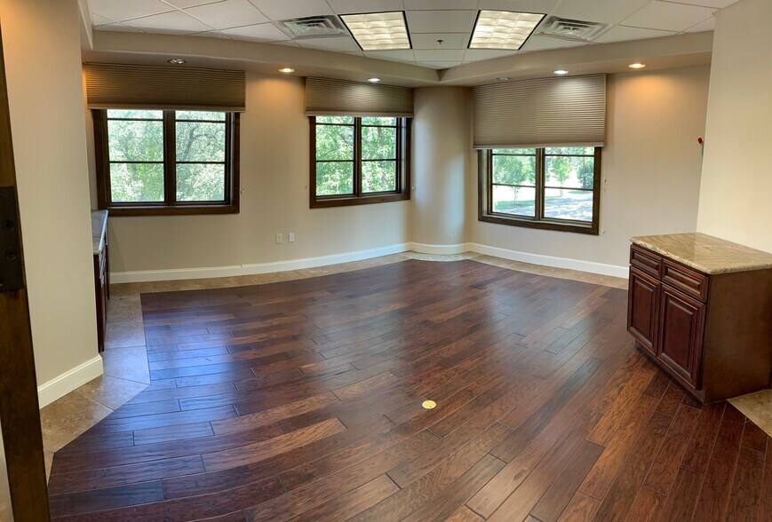 More Photos Of 401 Ranch Road 620 S, Lakeway Medical For Sale