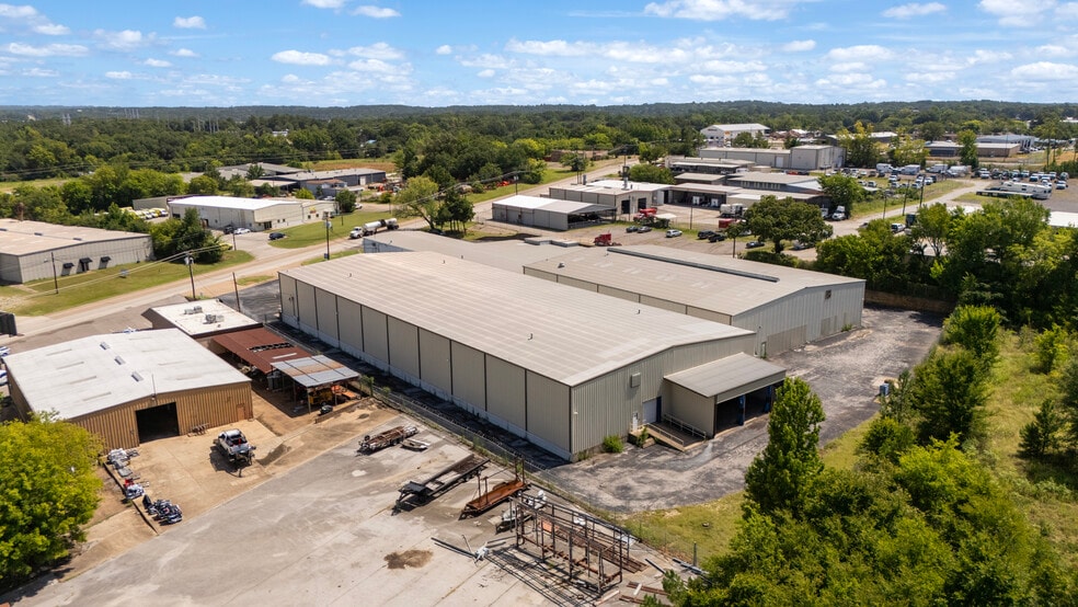 More Photos Of 2307 E Erwin St, Tyler Manufacturing For Lease