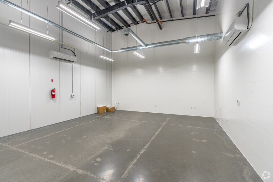 More Photos Of 7897 Randolph Rd NE, Moses Lake Manufacturing For Lease