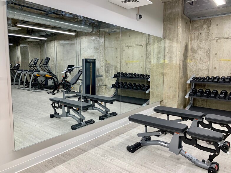 More Photos Of 10999 W IH-10, San Antonio Office For Lease