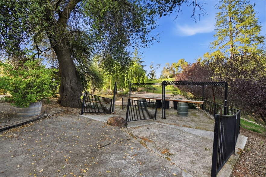 More Photos Of 21645 Parrotts Ferry Rd, Sonora Specialty For Sale