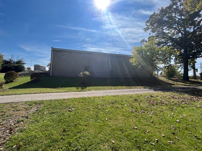 More Photos Of 604 Wallace Run Rd, Beaver Falls Convenience Store For Sale