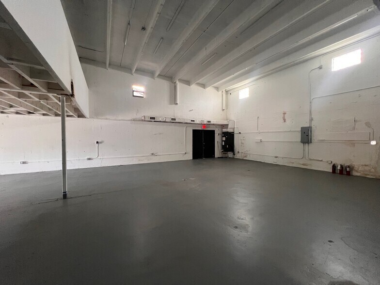 More Photos Of 67 NW 166th St, North Miami Beach Industrial For Sale