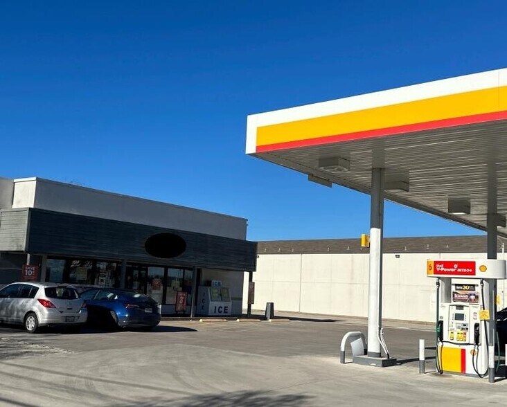 More Photos Of 1699 N I H 35, San Marcos Convenience Store For Sale