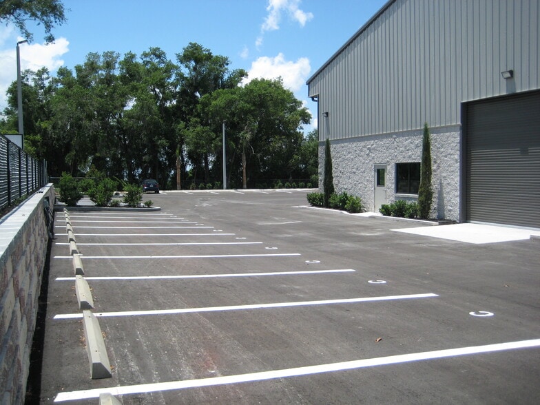 More Photos Of 357 W 4th St, Apopka Warehouse For Lease