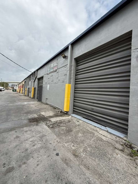 Primary Photo Of 3904 NW 32 Ave, Miami Warehouse For Lease