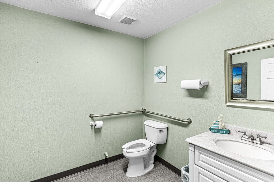 More Photos Of 4 Avis Ave, Pueblo Office For Lease