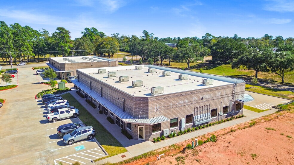 More Photos Of 2517 N Frazier St, Conroe Office For Sale