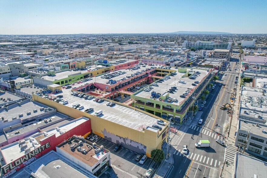 More Photos Of 1100 S San Pedro St, Los Angeles Storefront For Lease