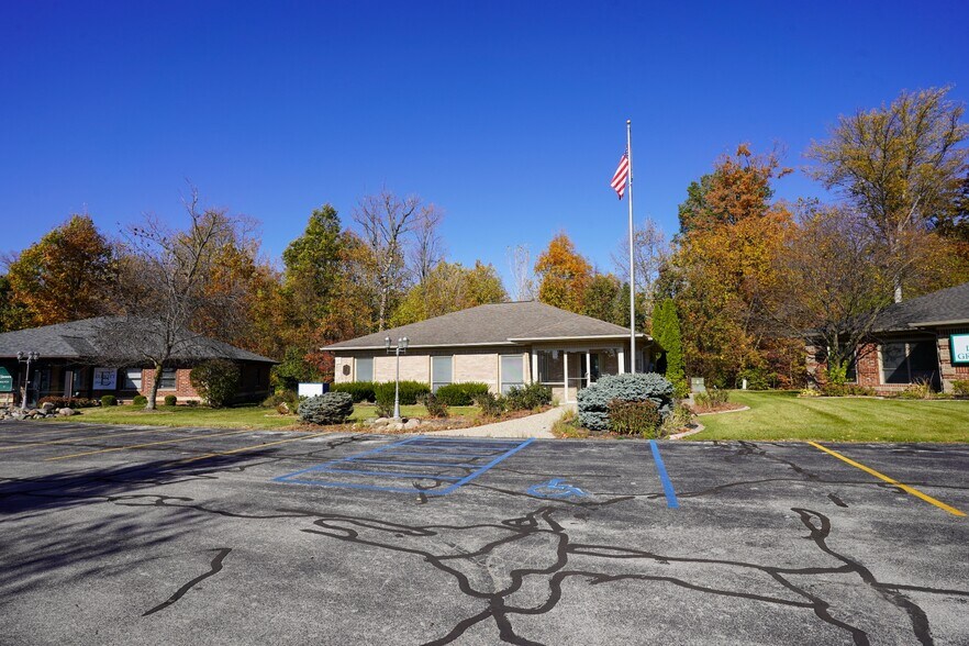 More Photos Of 328 Northpoint Ave, Huntington Office Residential For Lease