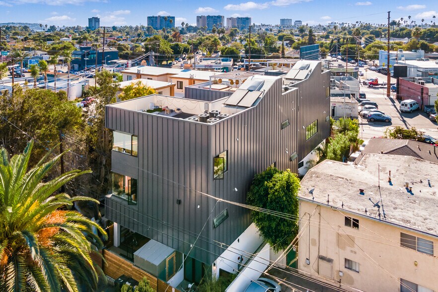 More Photos Of 2478 Penmar Ave, Venice Dormitory For Sale