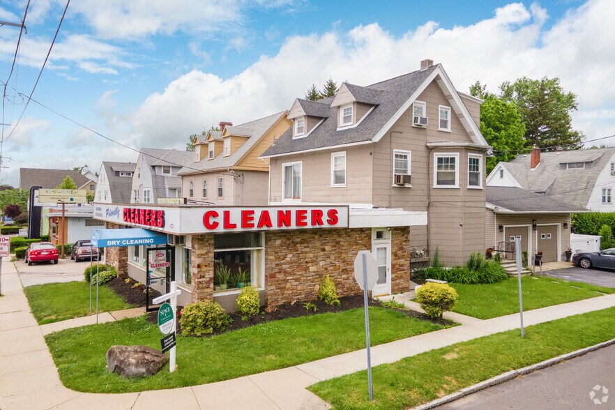 More Photos Of 129 Montgomery Ave, Bala Cynwyd Freestanding For Sale