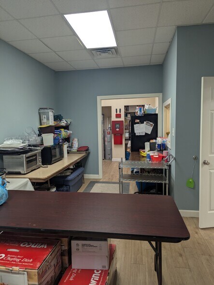 More Photos Of 3705 Strawberry Plains Rd, Williamsburg Office For Lease