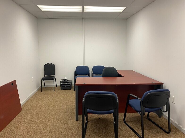 More Photos Of 556 Main St, Stroudsburg Office Residential For Lease