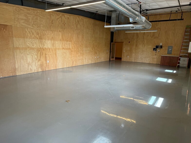 More Photos Of 120 Shelton McMurphey Blvd, Eugene Office For Lease