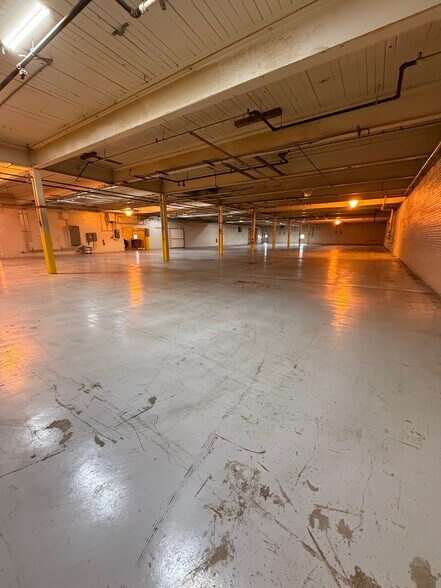 More Photos Of 422B N 3rd St, Albemarle Warehouse For Lease