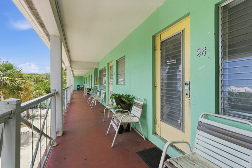 More Photos Of 320 N Federal Hwy, Lake Worth Hotel For Sale