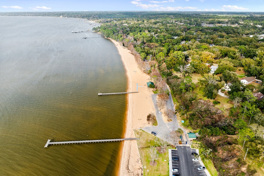 More Photos Of 202 S Mobile St, Fairhope Hospitality For Sale