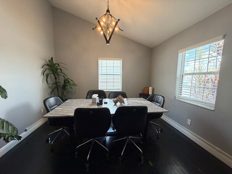 More Photos Of 3714 W Horatio St, Tampa Office For Sale
