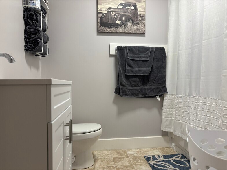 More Photos Of 206 W Main St, Mc Arthur Flex For Sale