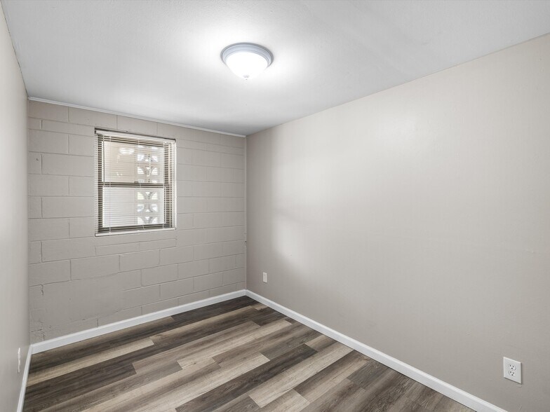 More Photos Of 1001 W Parrish Ave, Owensboro Apartments For Sale