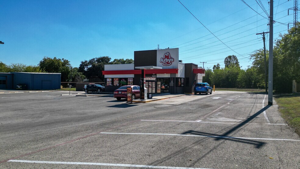 More Photos Of 905 Pat Booker Rd, Universal City Fast Food For Lease