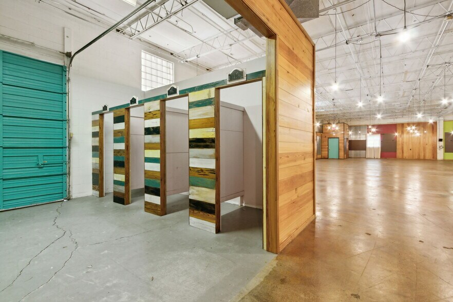 More Photos Of 30 Barber Rd, Macclenny Showroom For Sale