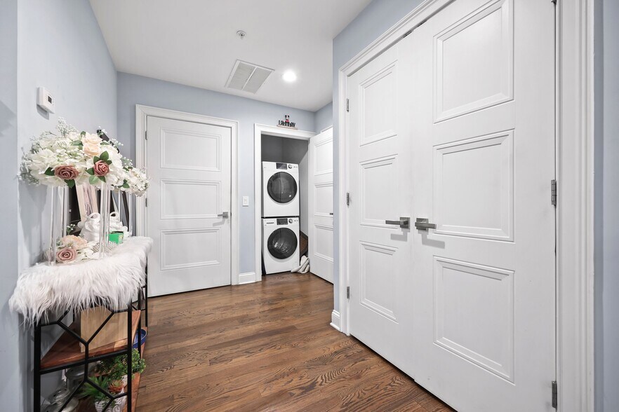 More Photos Of 19 Franklin St, Bloomfield Storefront Retail Office For Sale