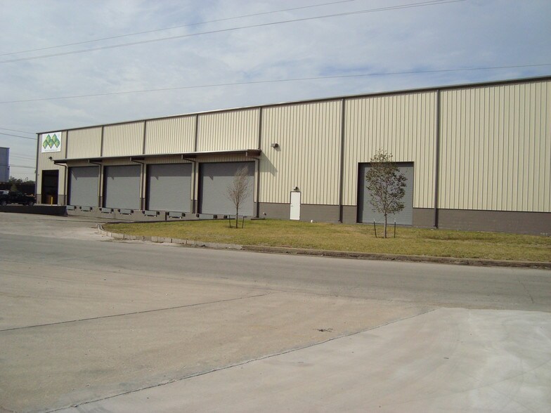 More Photos Of 5633 Old Clinton Rd, Houston Warehouse For Lease