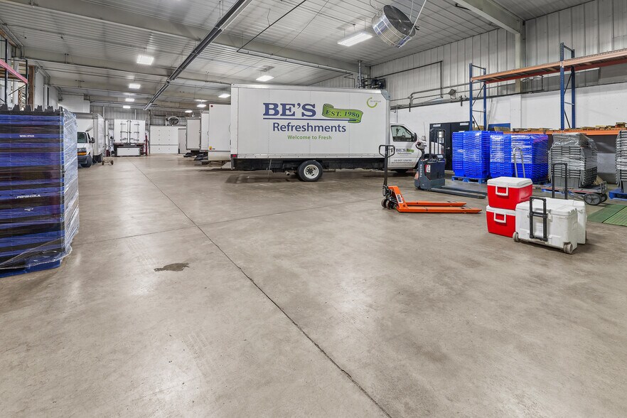 More Photos Of 560 Rolling Meadows, Fond Du Lac Light Distribution For Sale