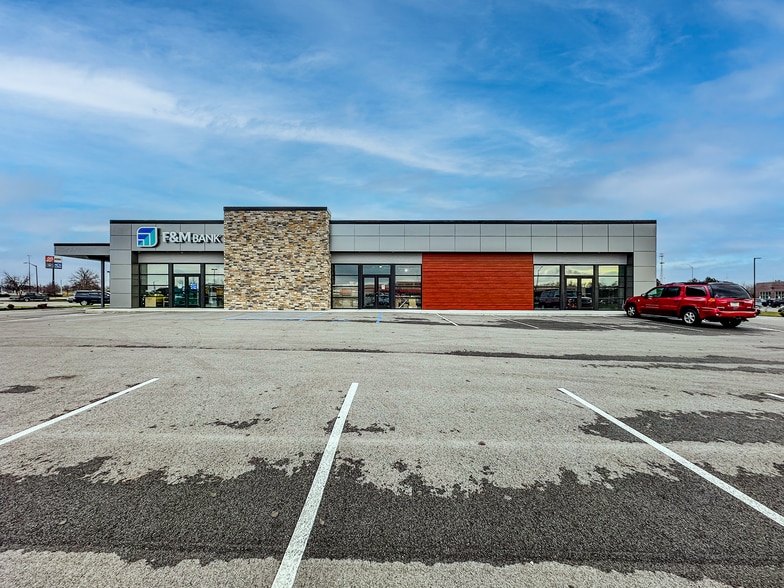 More Photos Of 406 Smaltz Way, Auburn Storefront For Lease