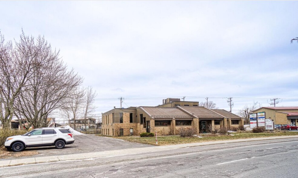 More Photos Of 2100 Boul René-Gaultier, Varennes Service Station For Sale