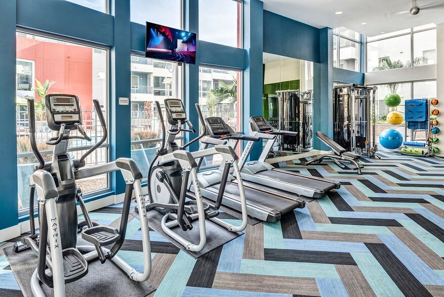 More Photos Of 6399 Christie Ave, Emeryville Apartments For Lease