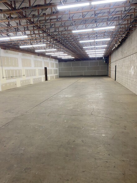 More Photos Of 5032 Amelia Earhart, Salt Lake City Light Manufacturing For Sale