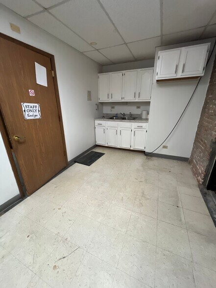 More Photos Of 5000-5014 W Madison St, Chicago Apartments For Lease