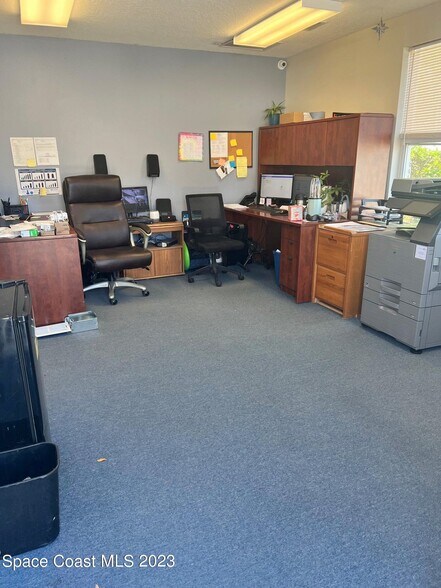 More Photos Of 3111 Skyway Cir, Melbourne Warehouse For Lease