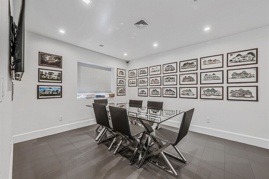 More Photos Of 88 Windsor Ave, Mineola Warehouse For Sale