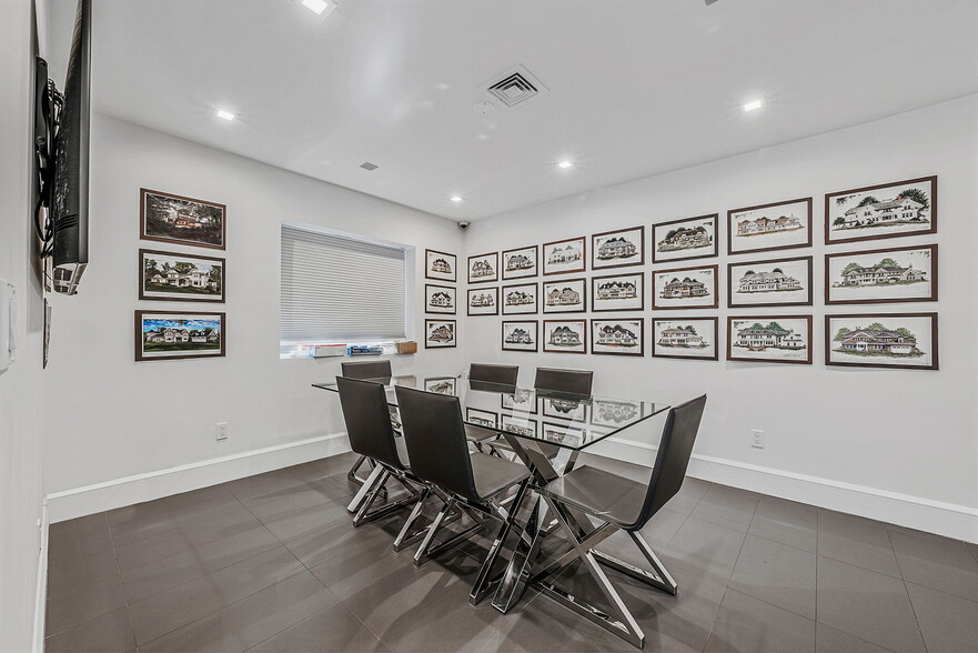 More Photos Of 88 Windsor Ave, Mineola Warehouse For Sale